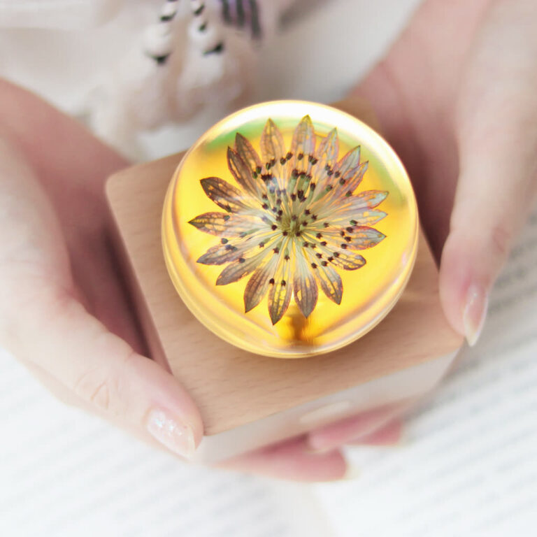 Astrantia Lamp – Preserved Star Flower Resin Sphere LED Night Light preserved flower lamp gift