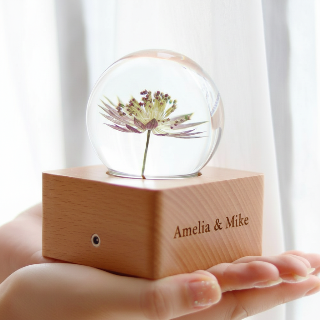 Example of engraved text on the beech wood base of a preserved flower lamp